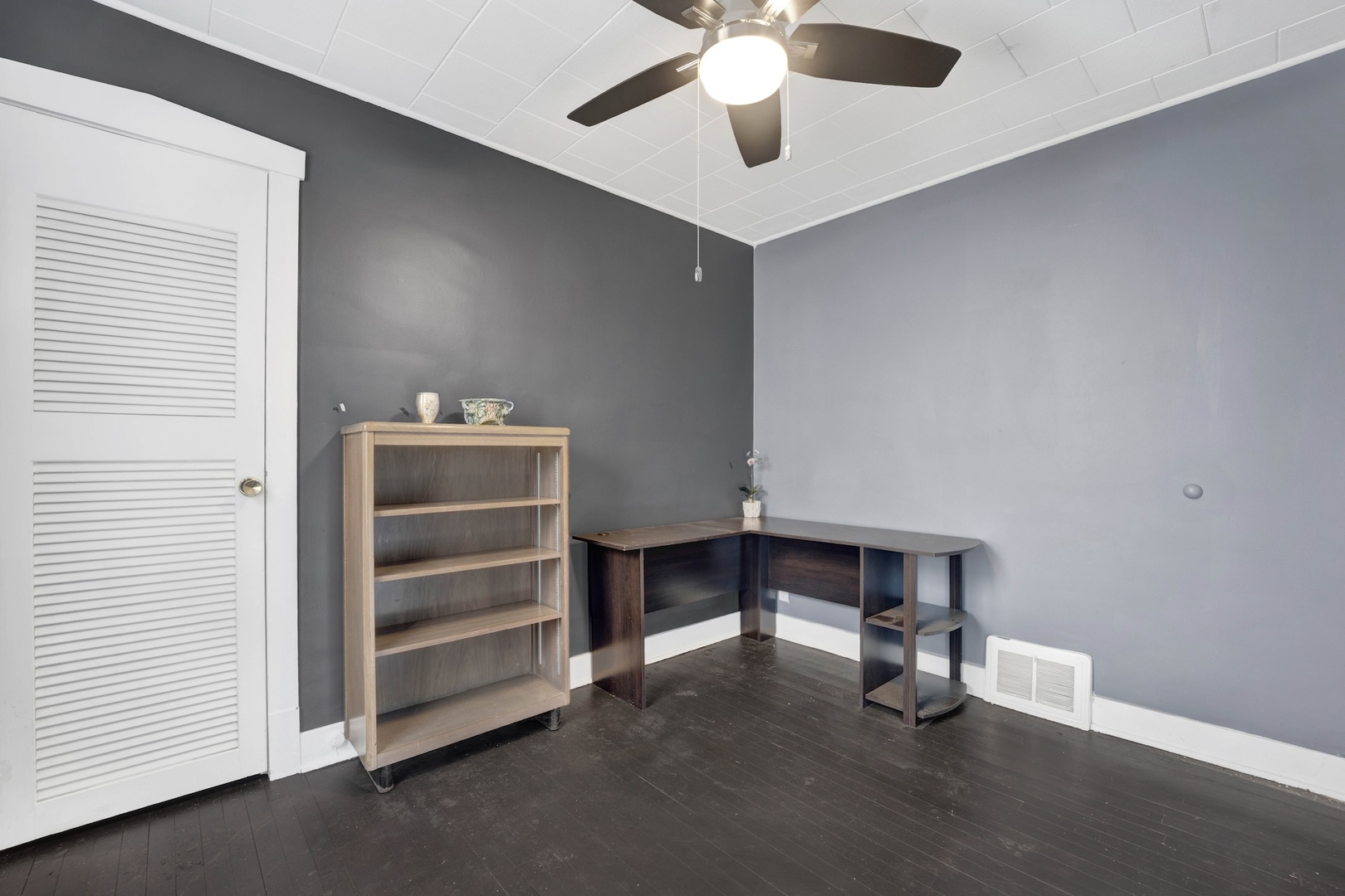 5942 W Thorndale Avenue Property Photo 13