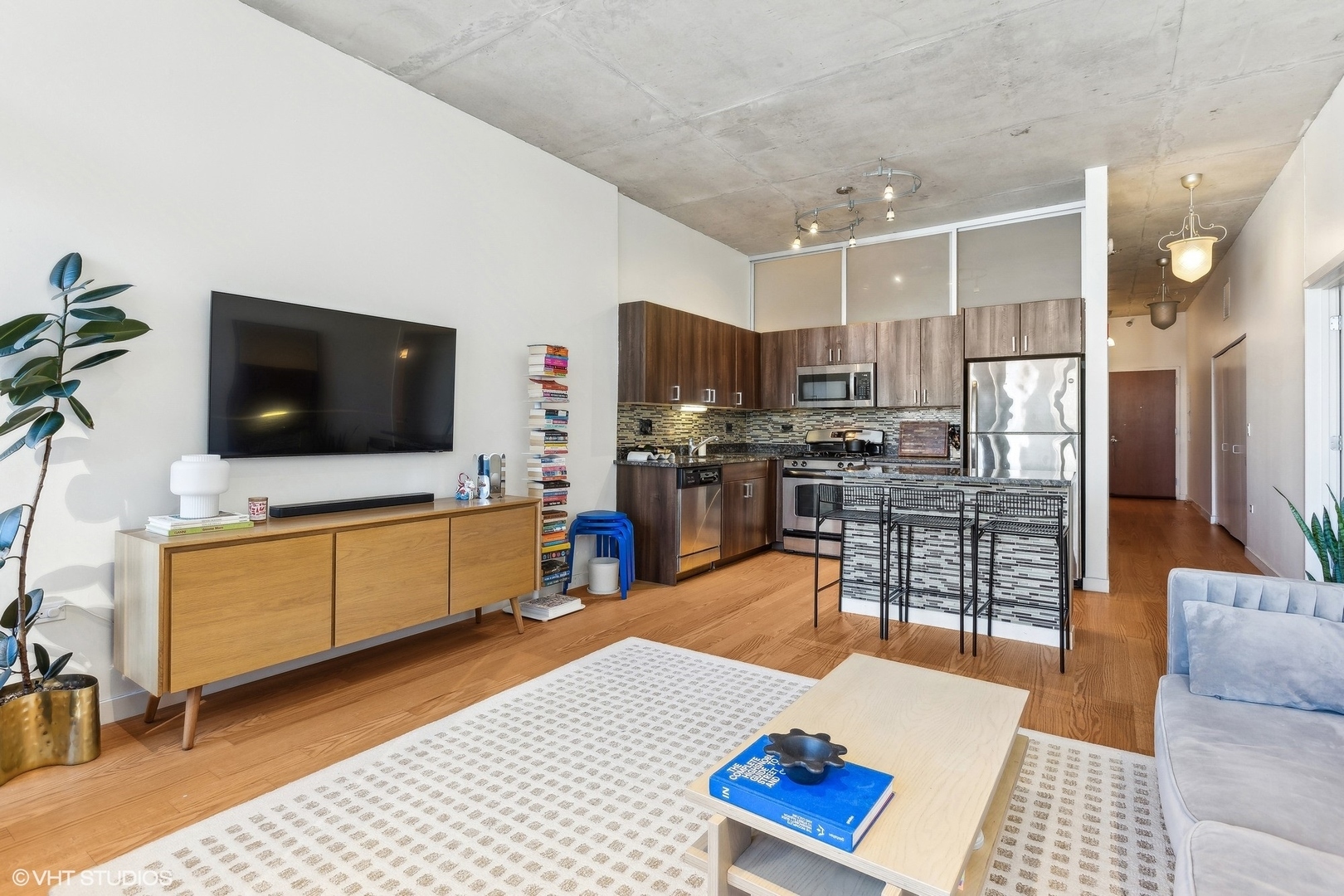 235 W Van Buren Street 4219 Property Photo 4