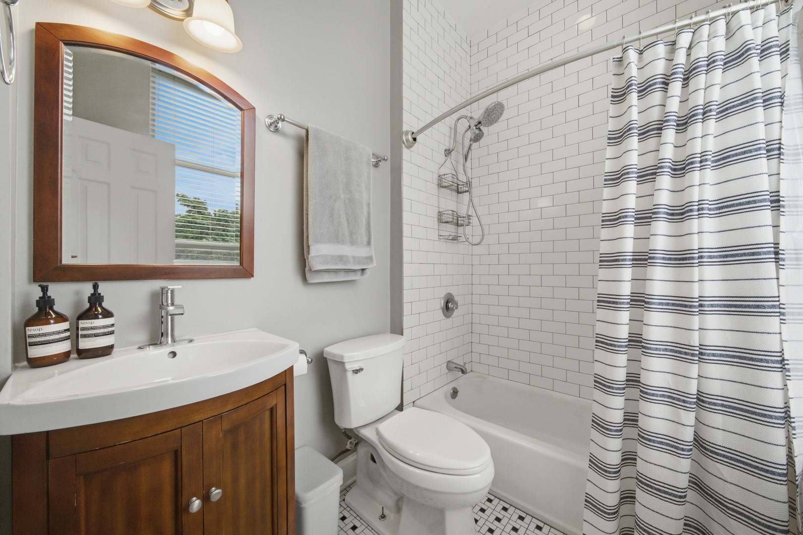 1528 N Paulina Street C Property Photo 11