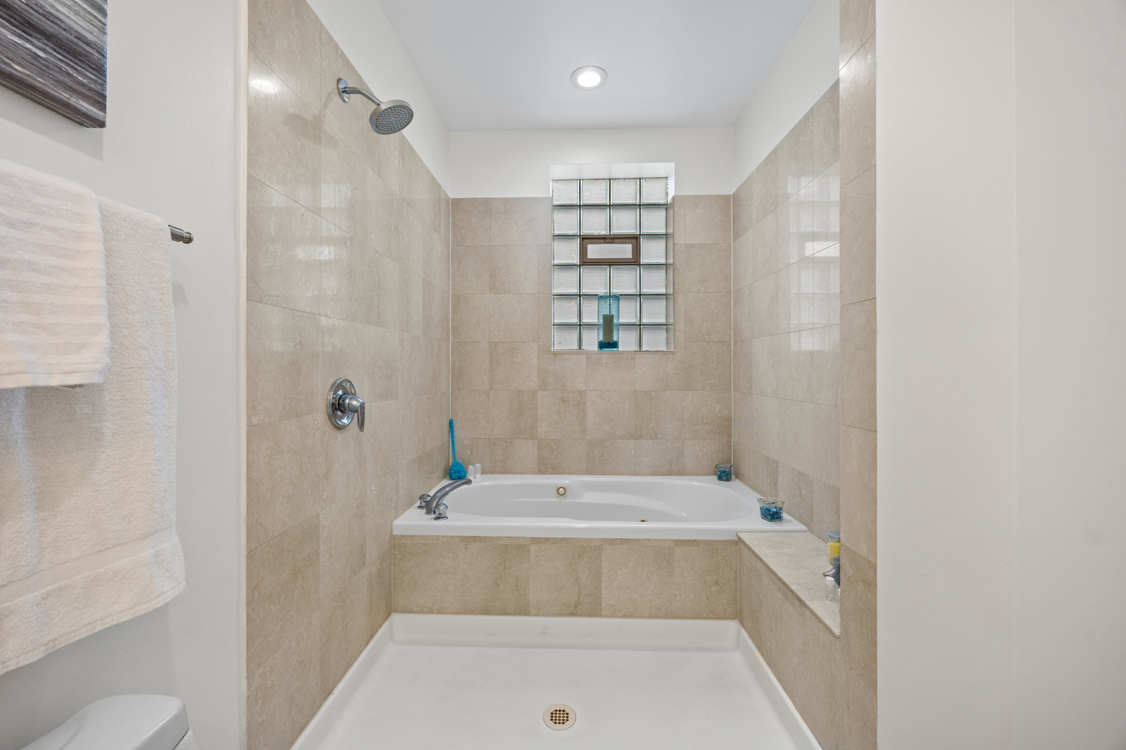 2020 W Pierce Avenue 8 Property Photo 15