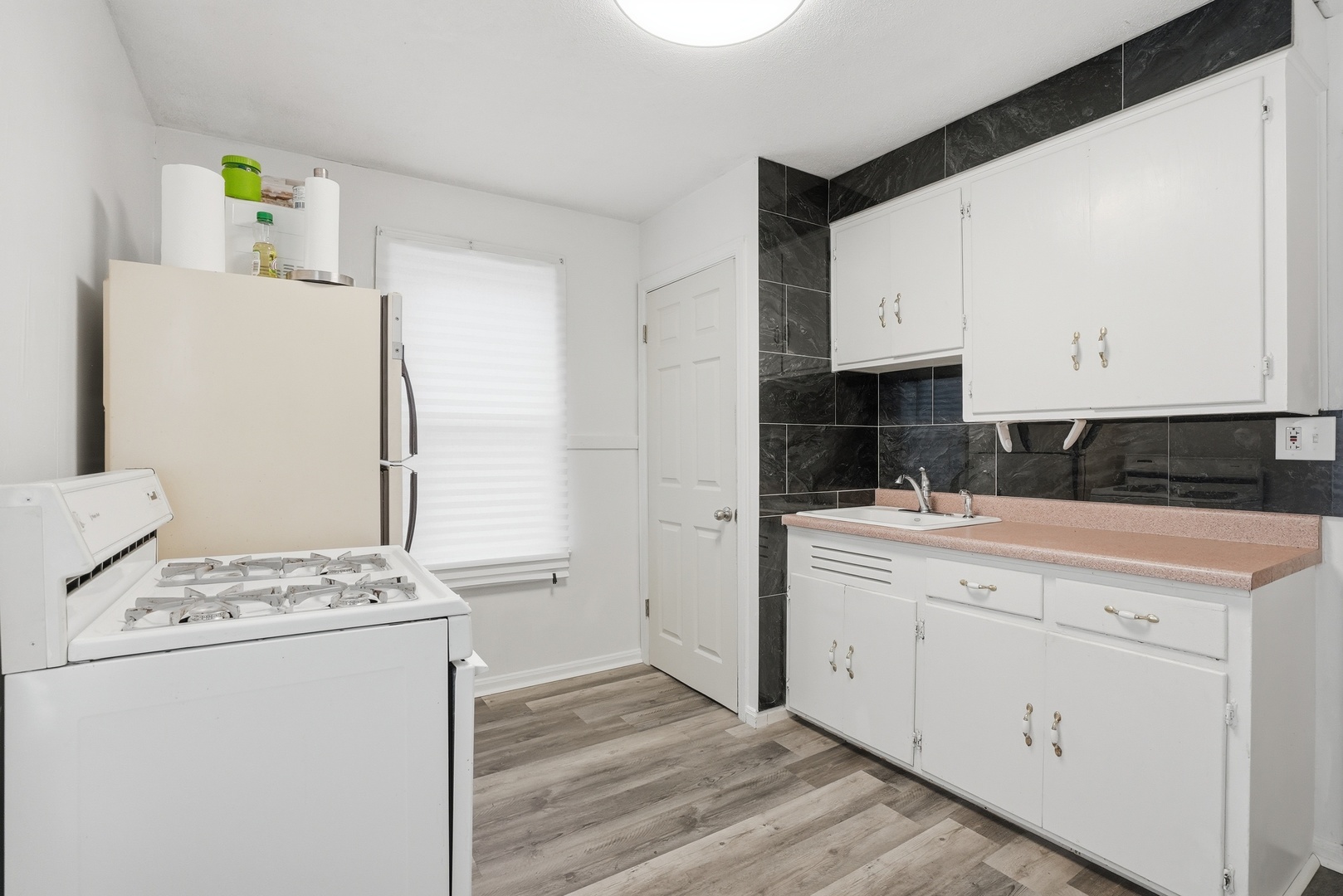 10941 S Avenue C Property Photo 4