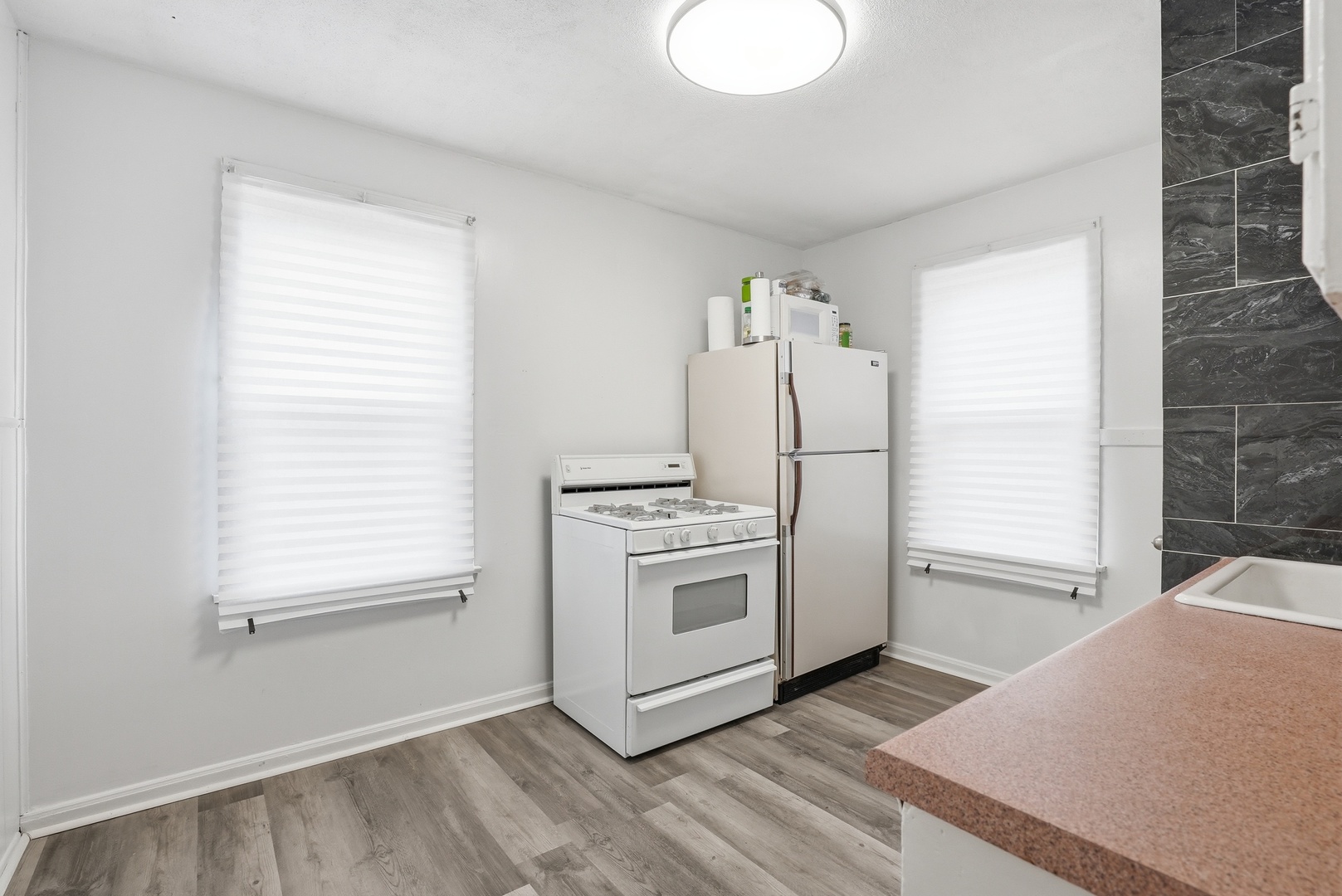 10941 S Avenue C Property Photo 5