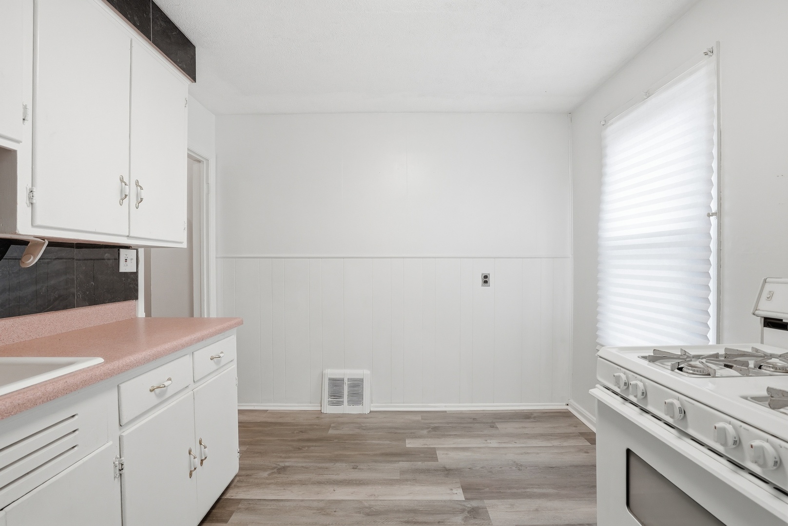 10941 S Avenue C Property Photo 8