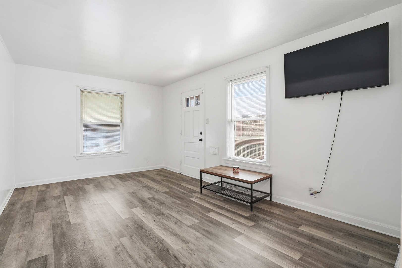 10941 S Avenue C Property Photo 9