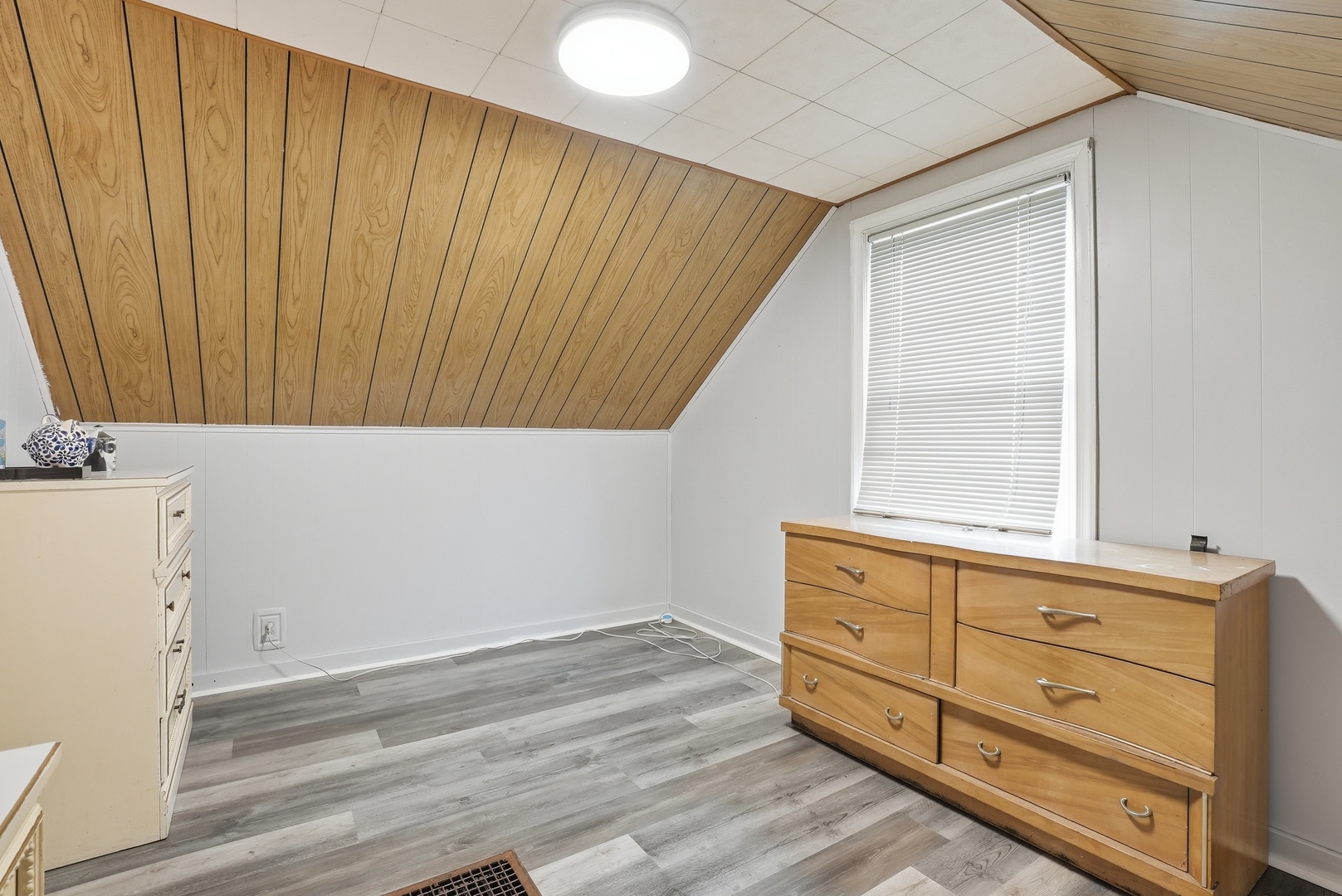 10941 S Avenue C Property Photo 11