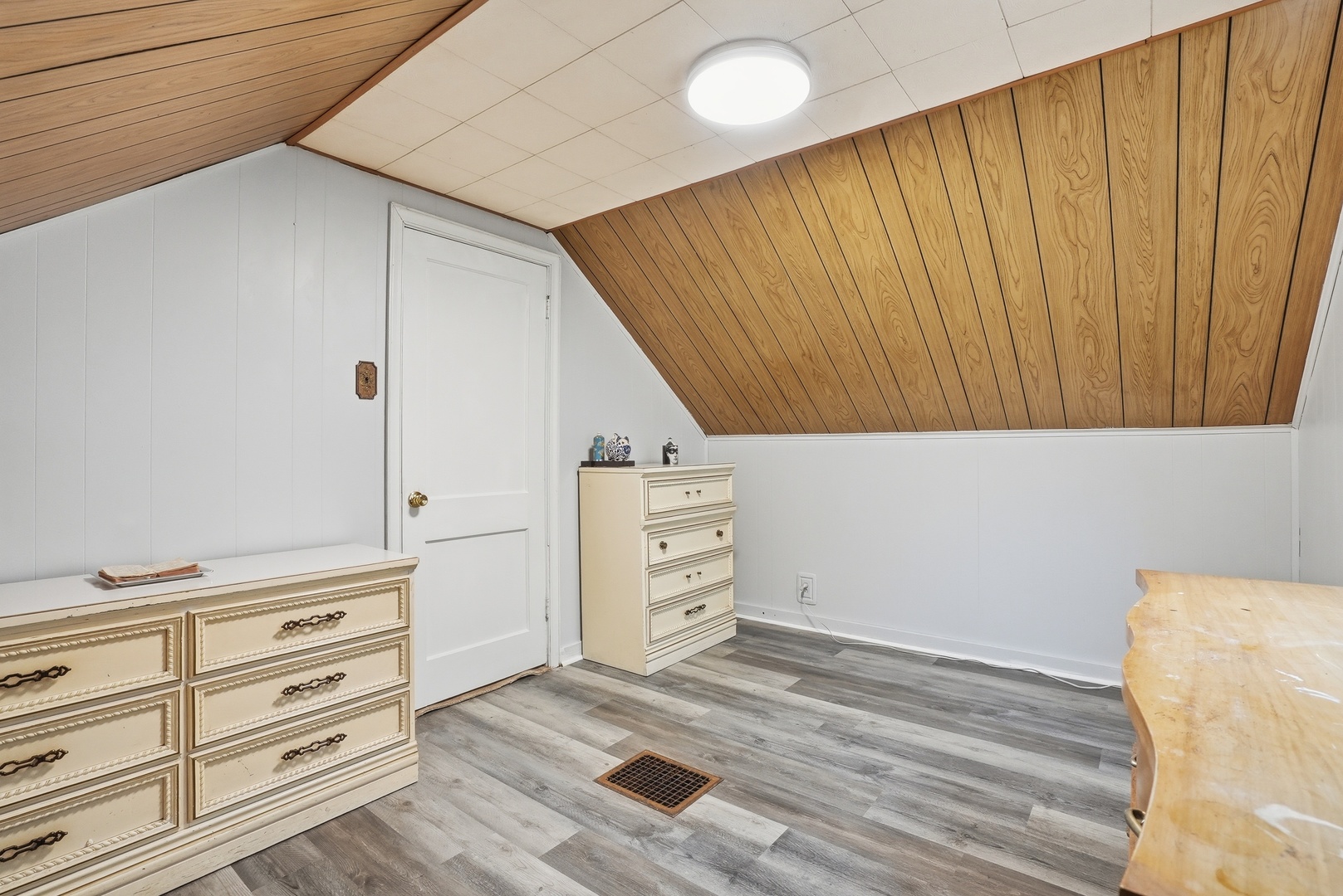 10941 S Avenue C Property Photo 12