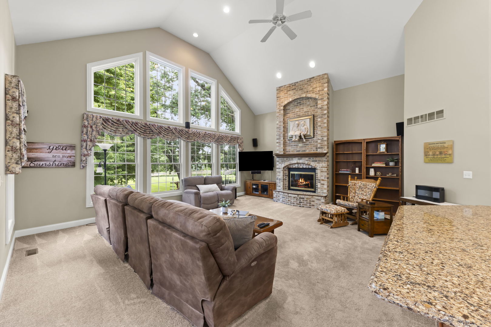 1n955 Saddlewood Drive Property Photo 8