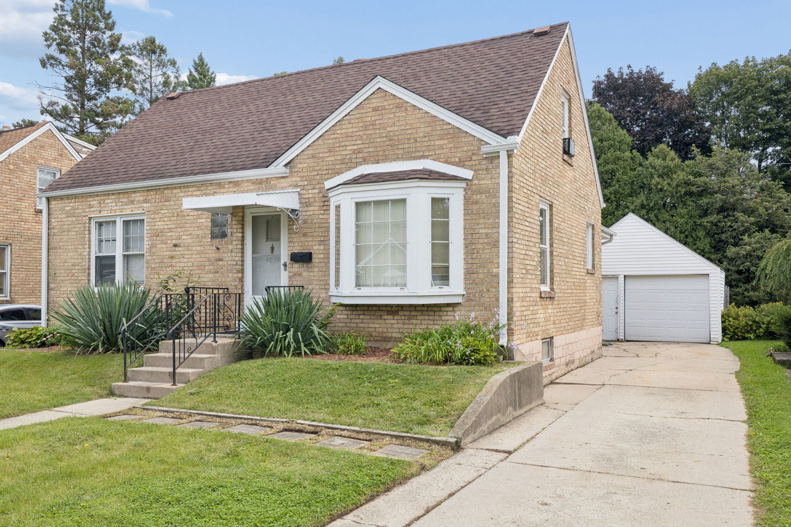 1031 Glenwood Avenue Property Photo 2