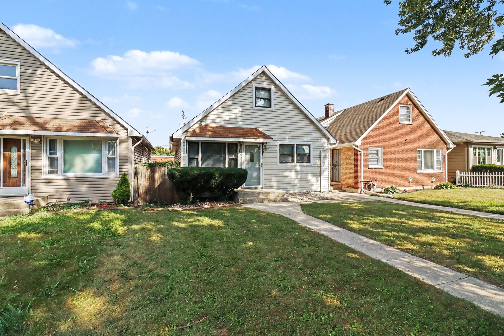16229 Woodbridge Avenue Property Photo 2