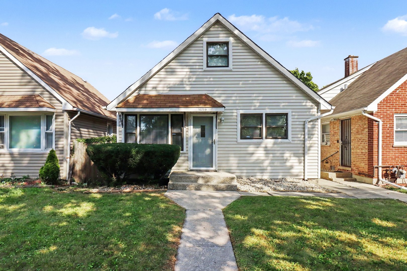 16229 Woodbridge Avenue Property Photo 3