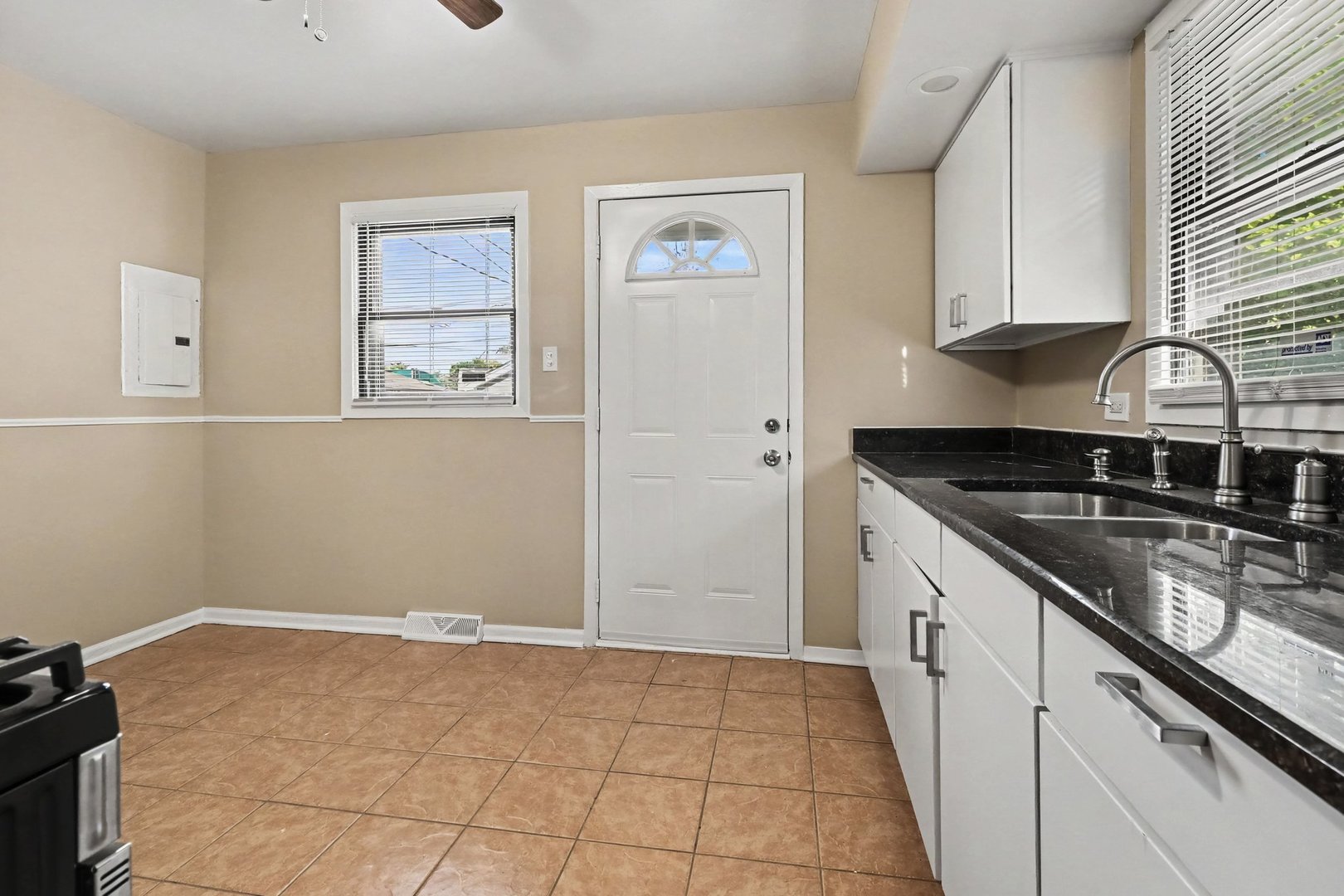 16229 Woodbridge Avenue Property Photo 5