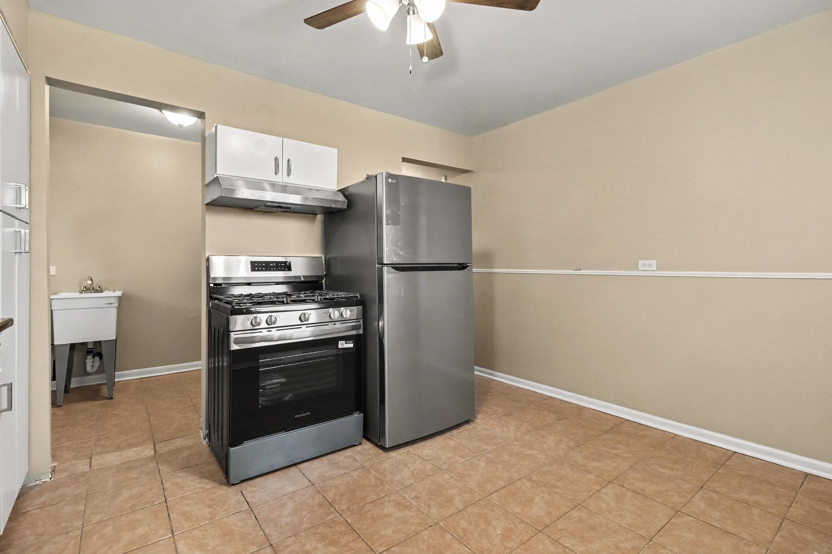 16229 Woodbridge Avenue Property Photo 6