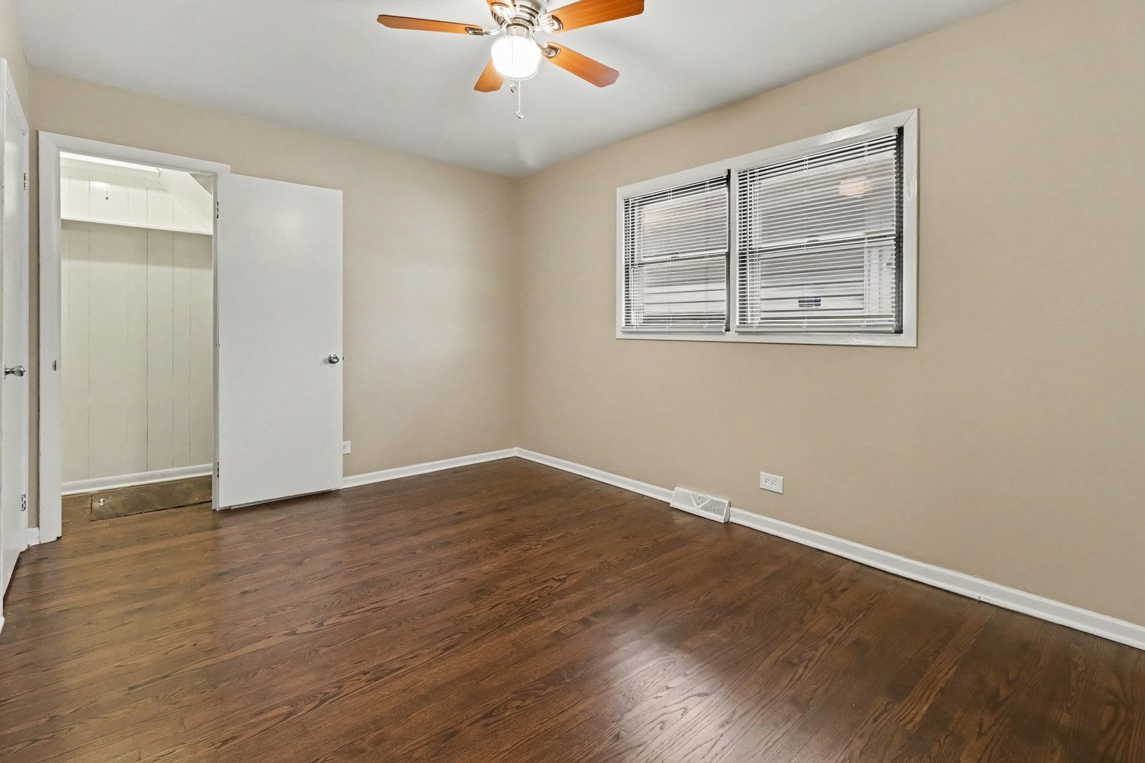 16229 Woodbridge Avenue Property Photo 9