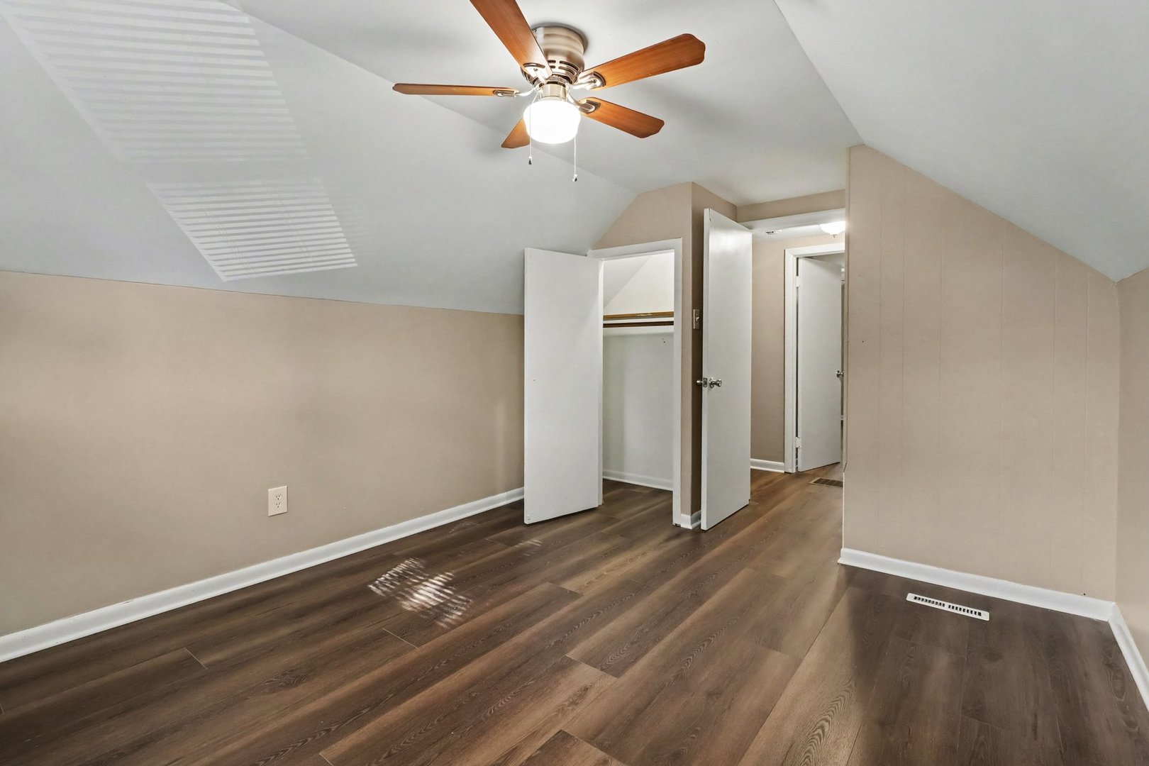 16229 Woodbridge Avenue Property Photo 12