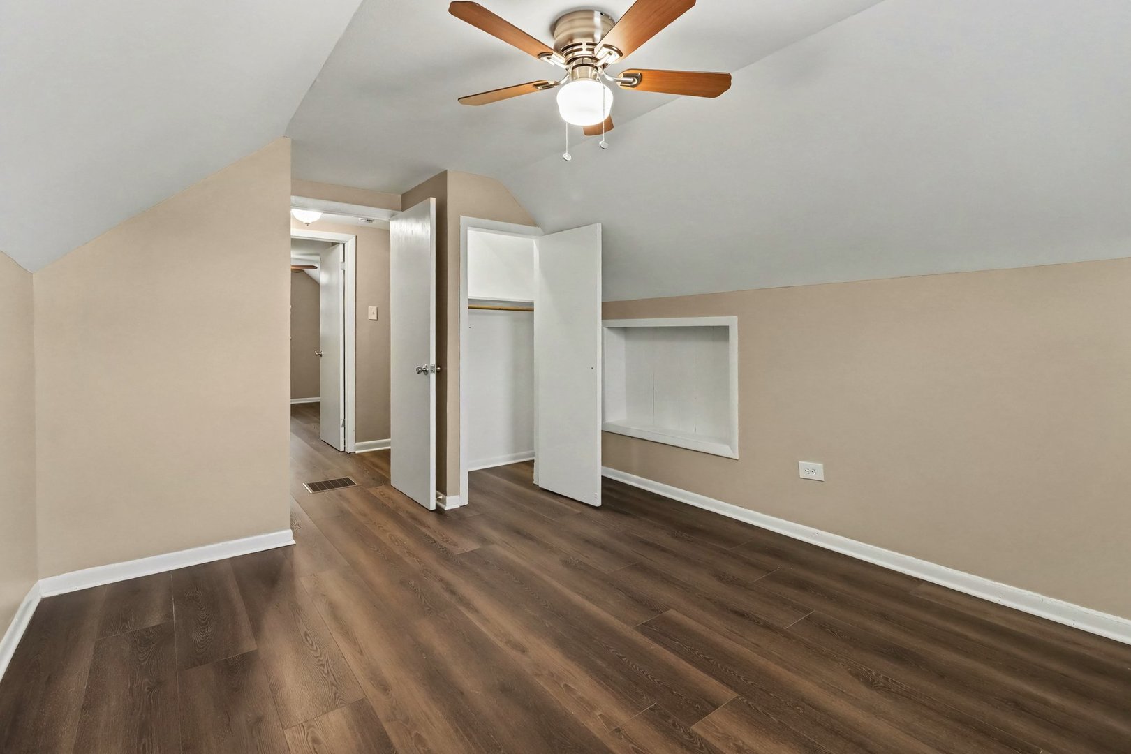 16229 Woodbridge Avenue Property Photo 13