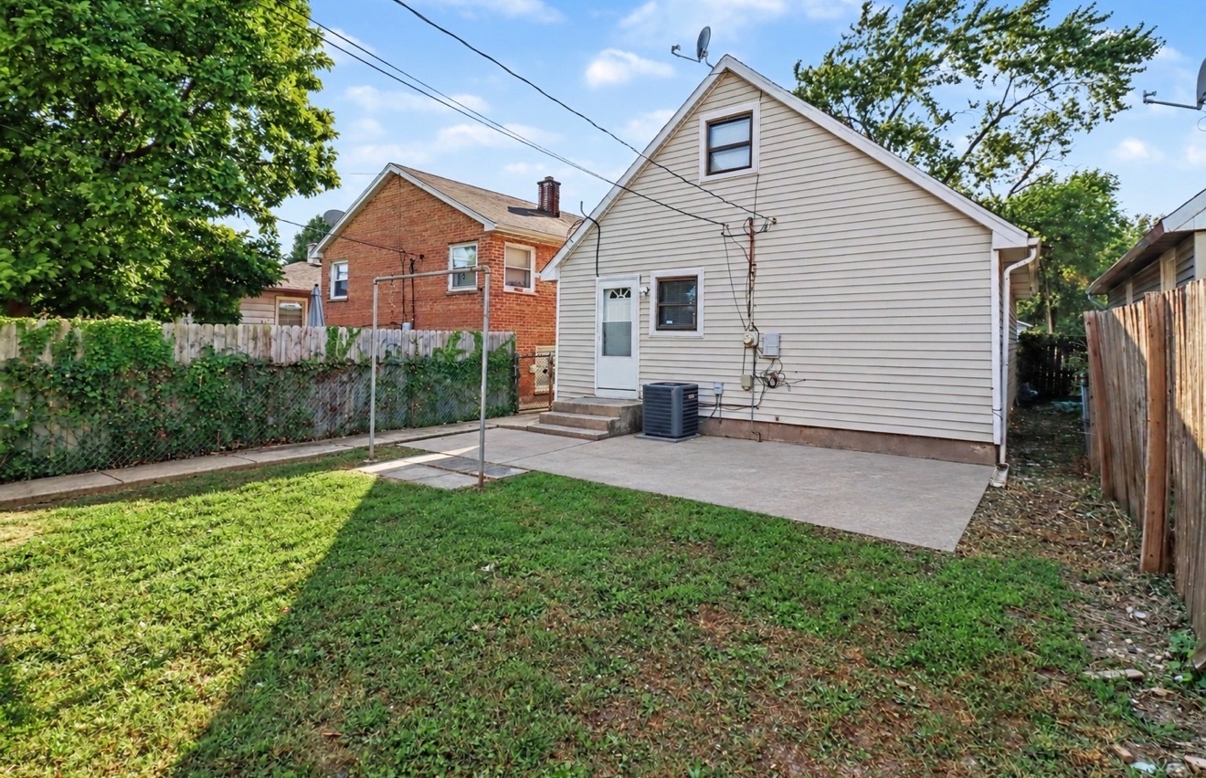 16229 Woodbridge Avenue Property Photo 16