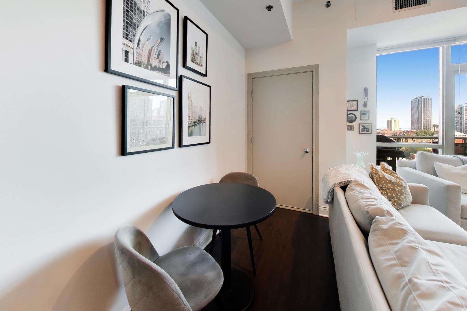 230 W Division Street 1107 Property Photo 4