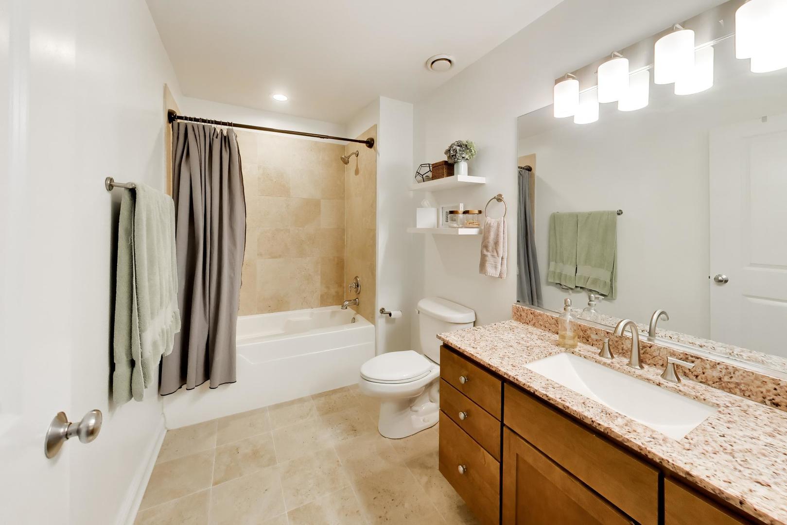 230 W Division Street 1107 Property Photo 12