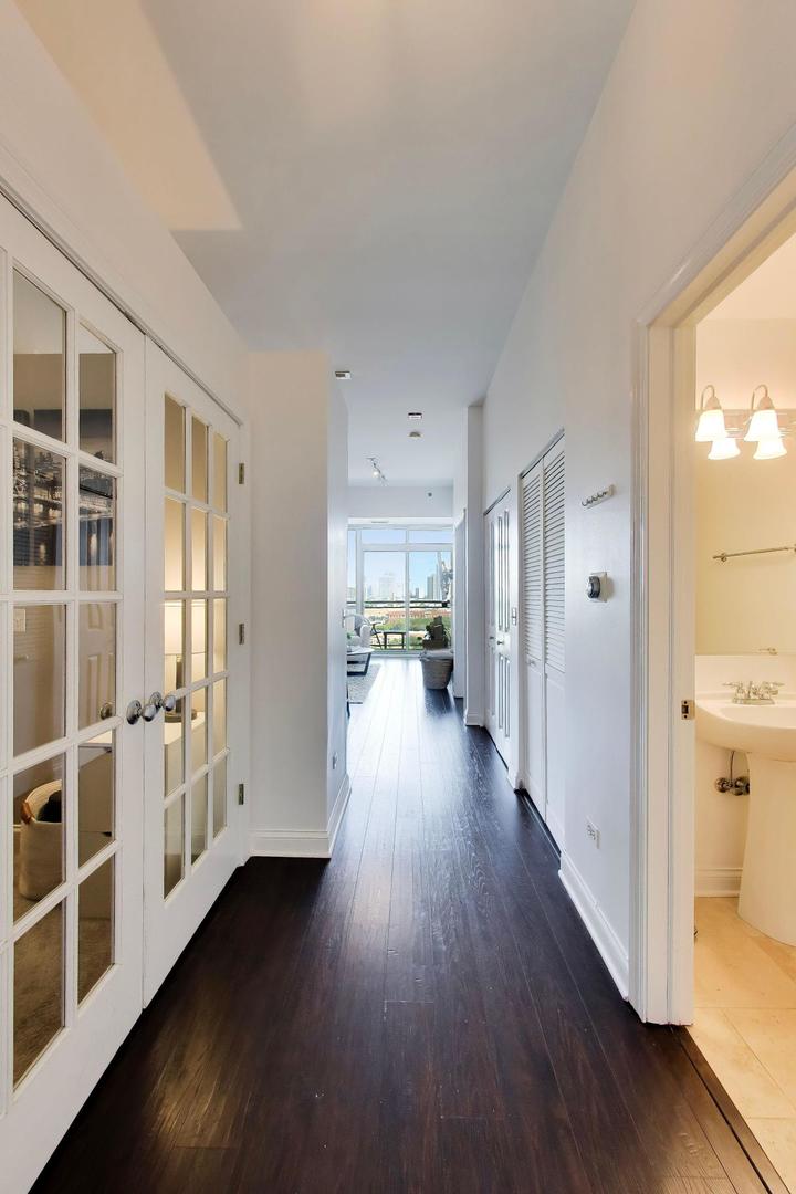 230 W Division Street 1107 Property Photo 16