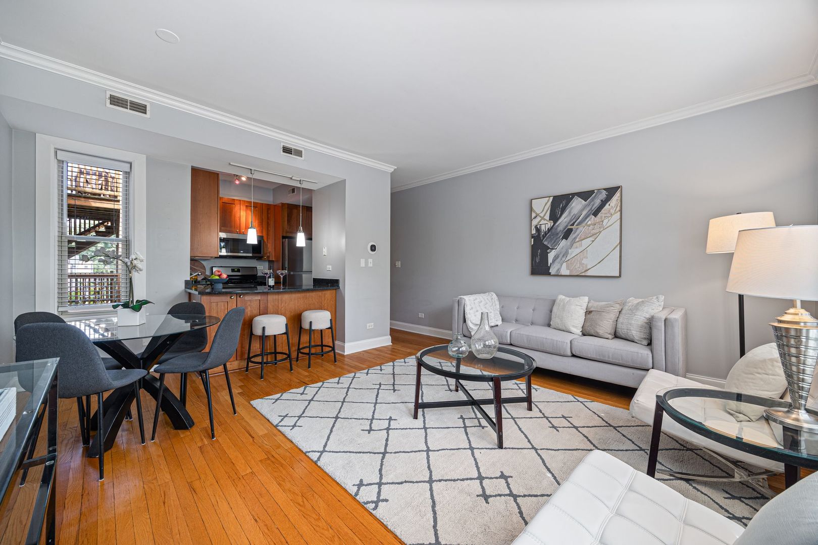 2150 W Ainslie Street 3e Property Photo 3