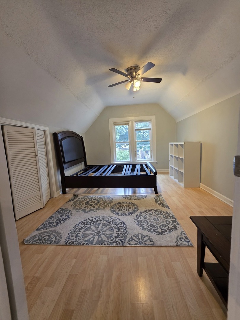 3419 W Beach Avenue 2 Property Photo 2