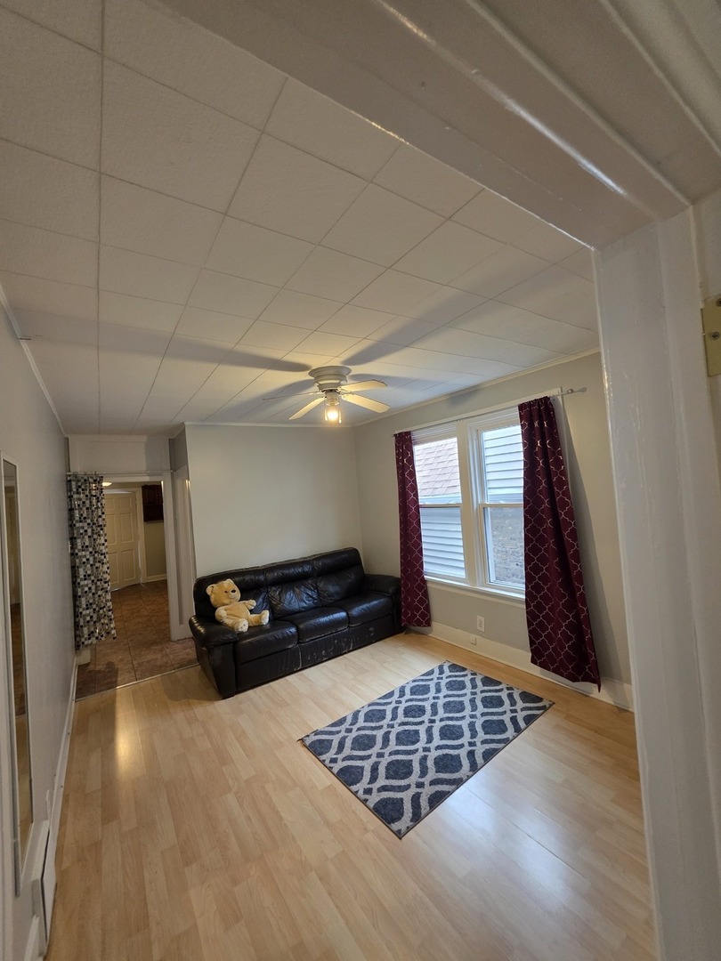 3419 W Beach Avenue 2 Property Photo 4