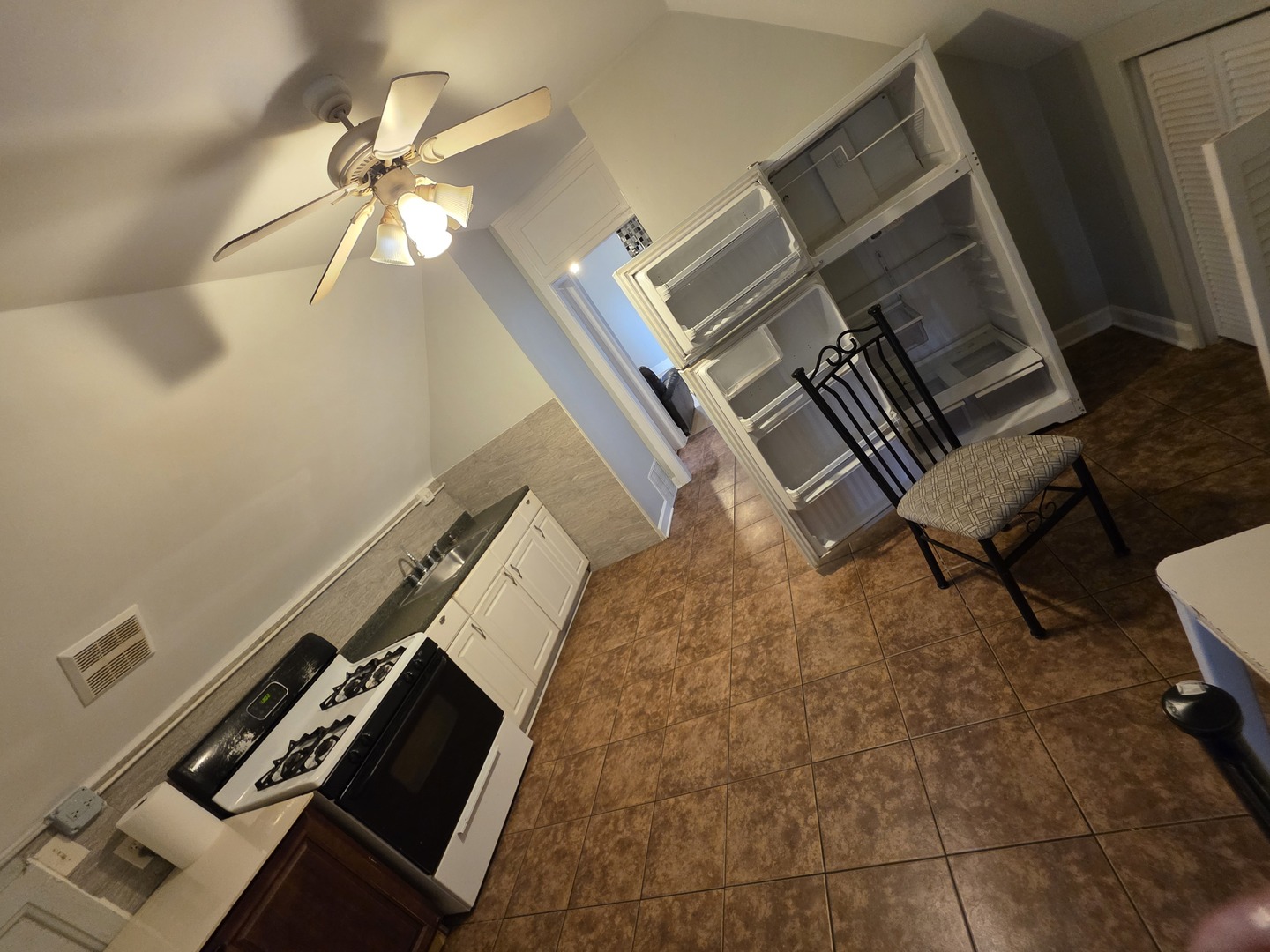 3419 W Beach Avenue 2 Property Photo 6