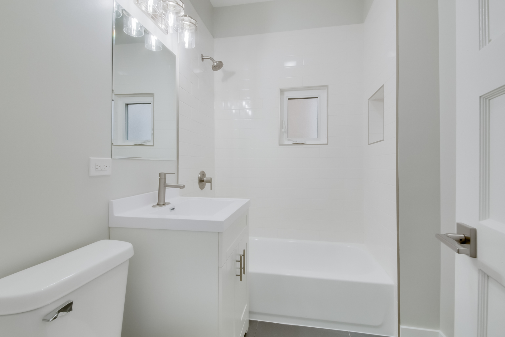 2842 N Avers Avenue 2 Property Photo 14