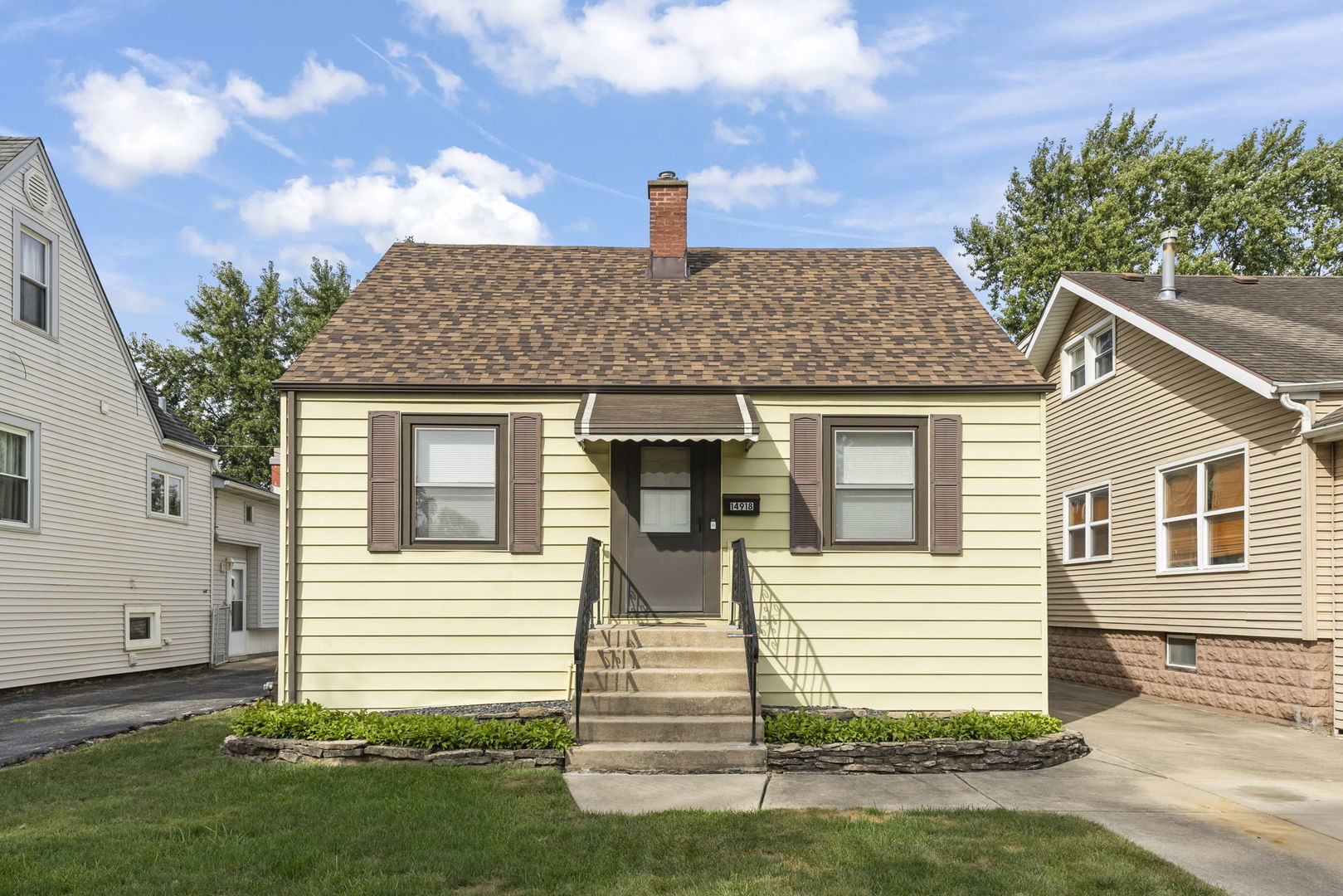 14918 Hamlin Avenue Property Photo 1