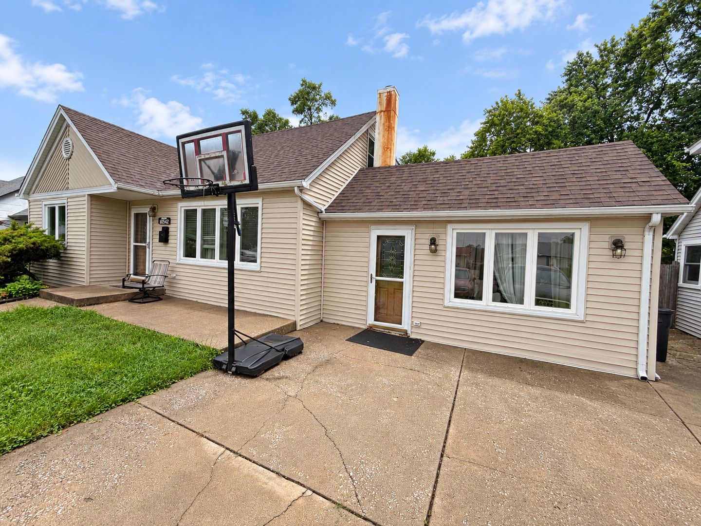 10542 Oak Park Avenue Property Photo 1