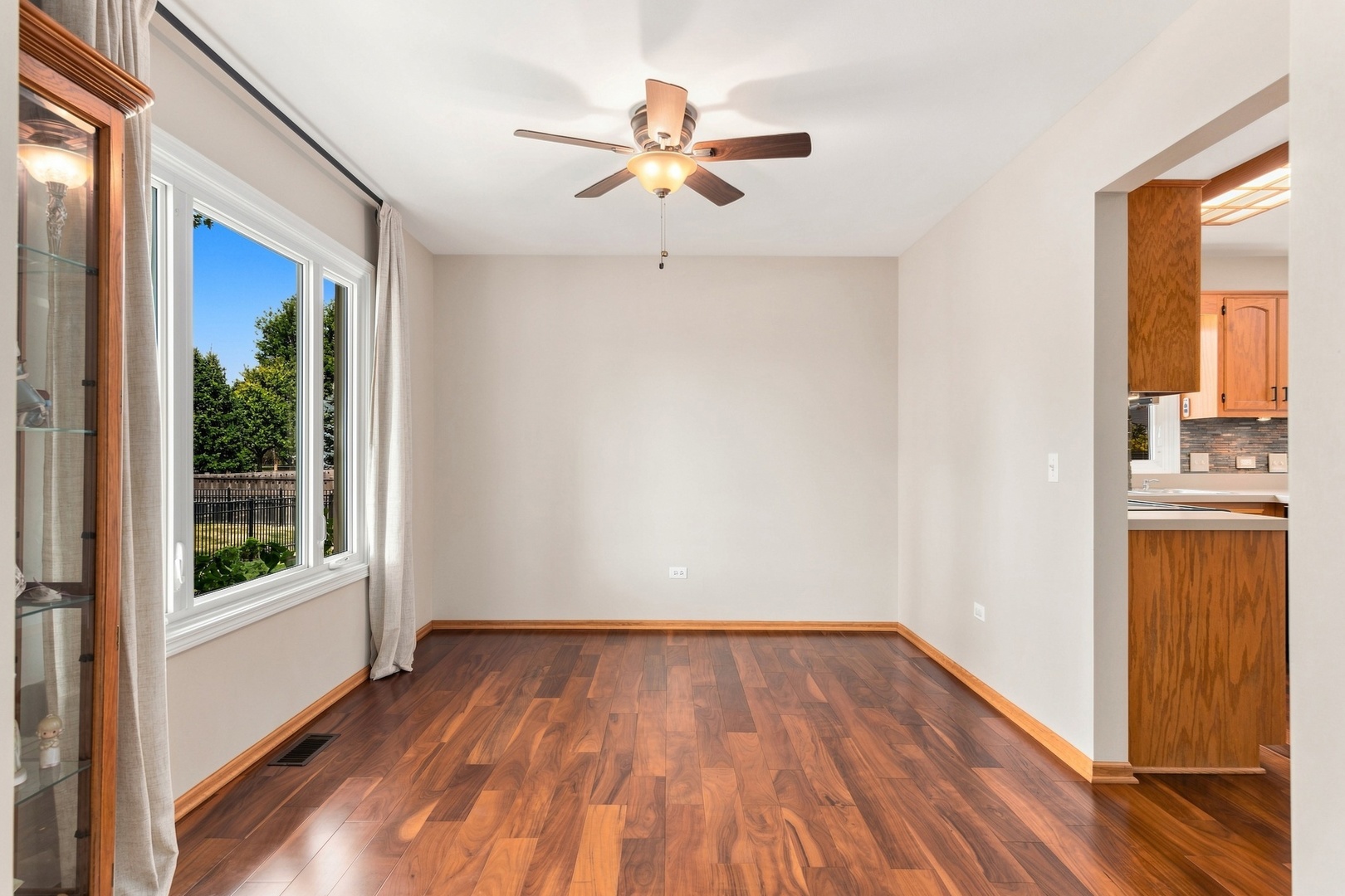 25230 W Monroe Court Property Photo 8