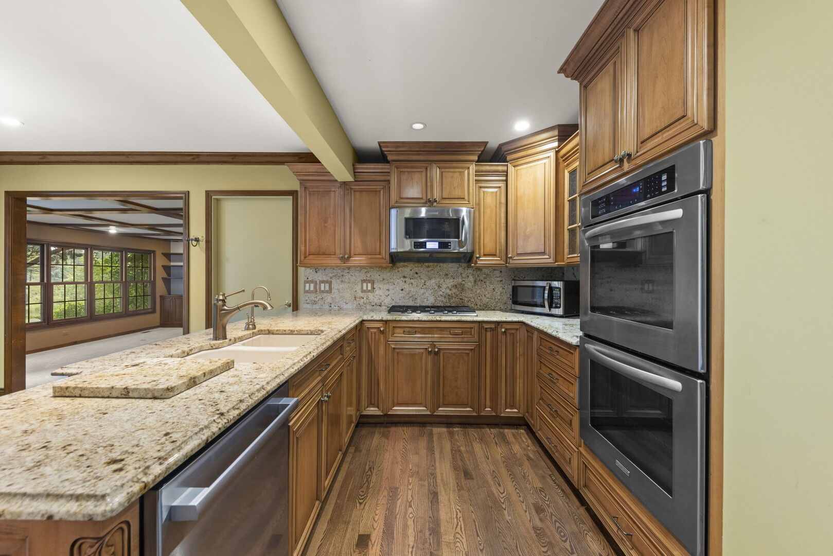 2256 Ridgewood Road Property Photo 3