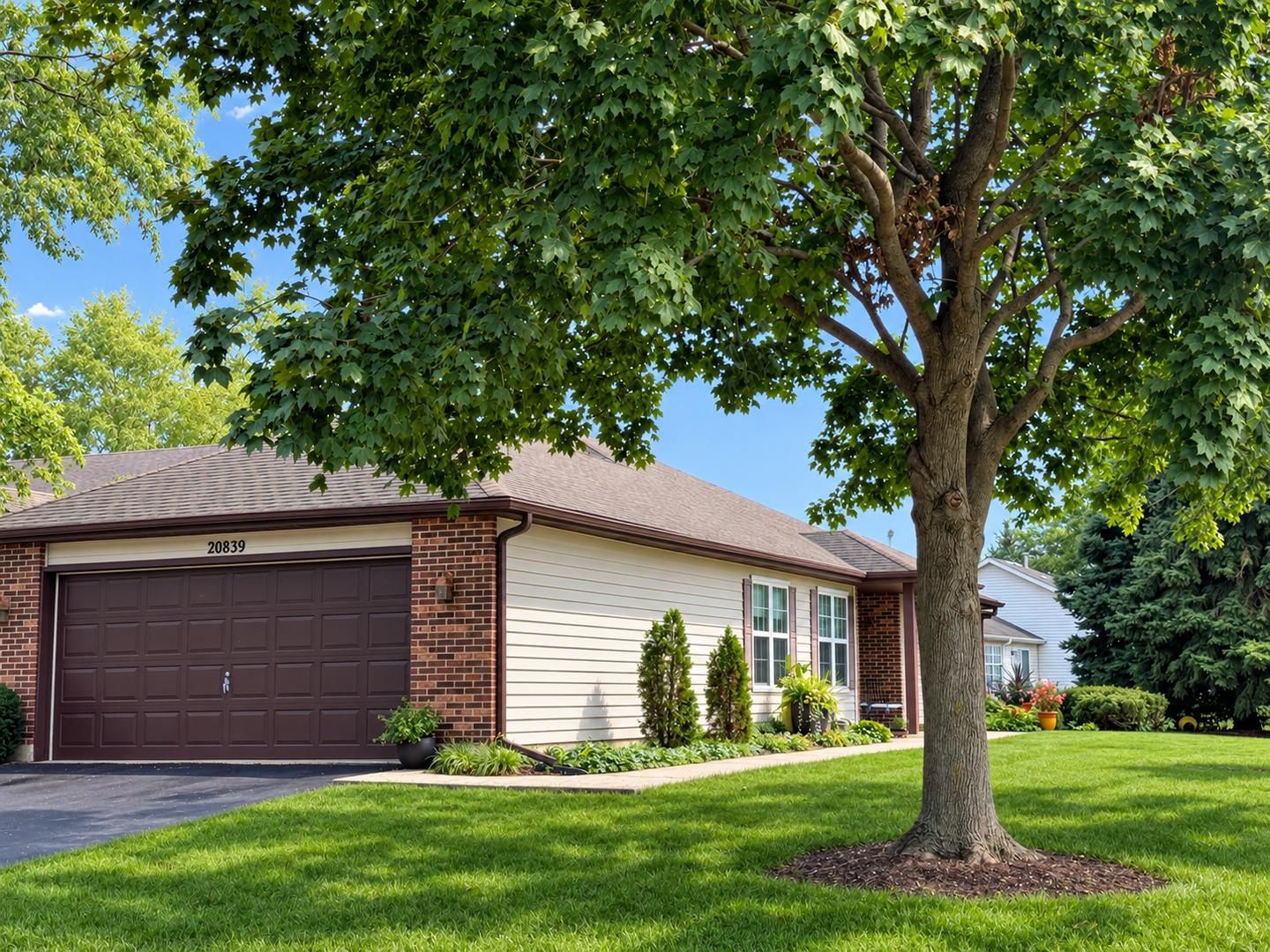20839 W Hickory Court Property Photo 1
