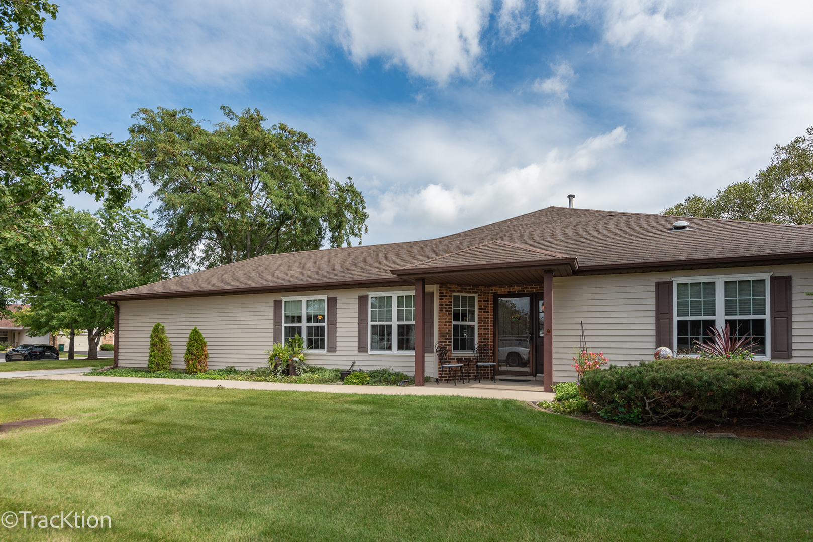 20839 W Hickory Court Property Photo 2