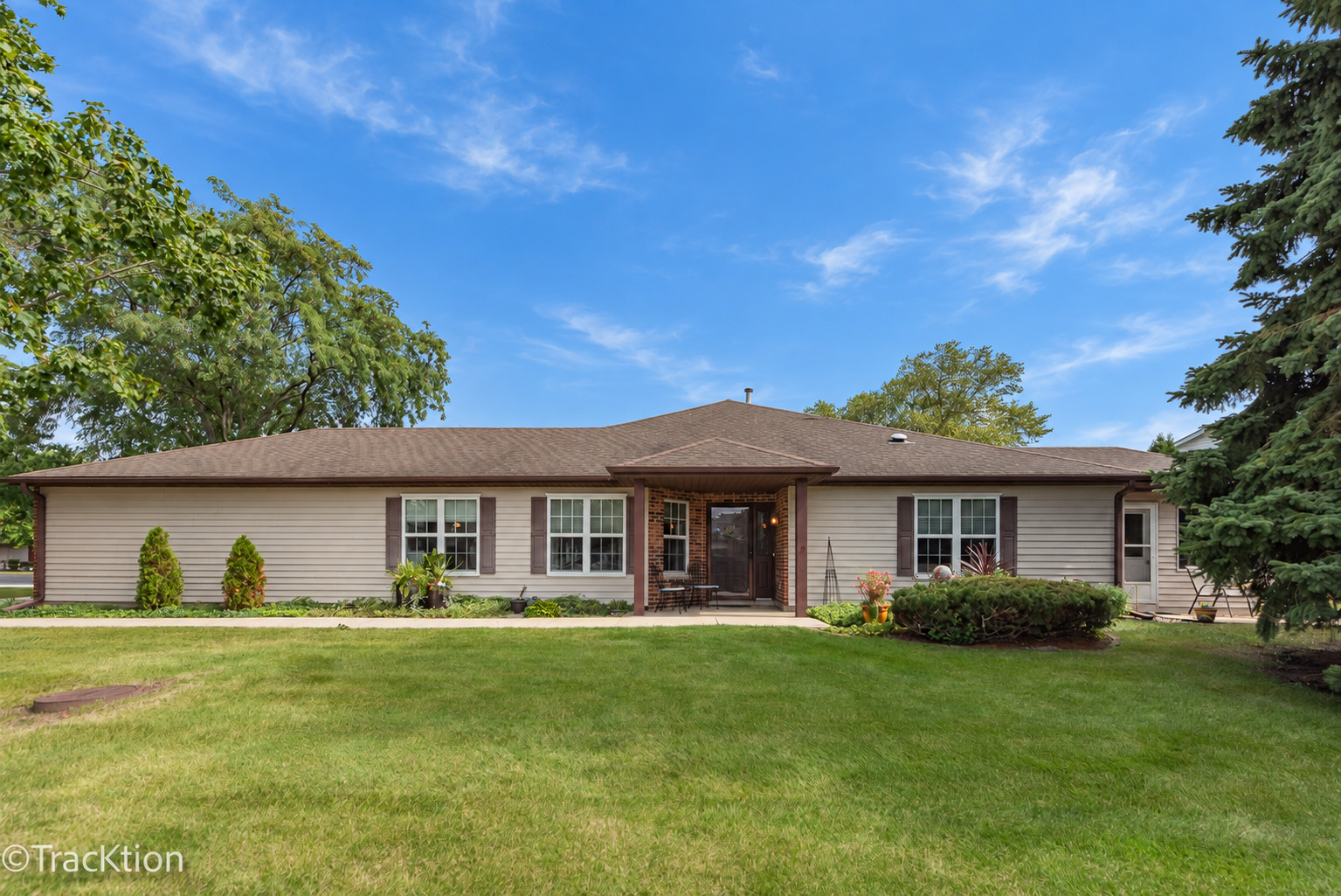20839 W Hickory Court Property Photo 3