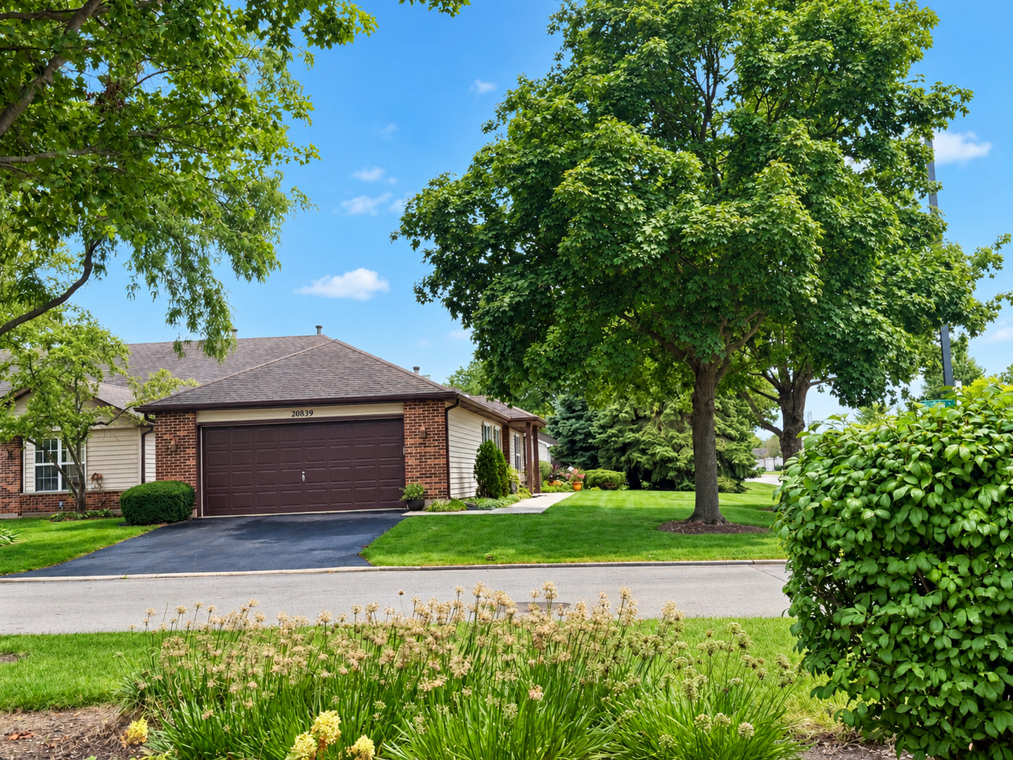 20839 W Hickory Court Property Photo 4