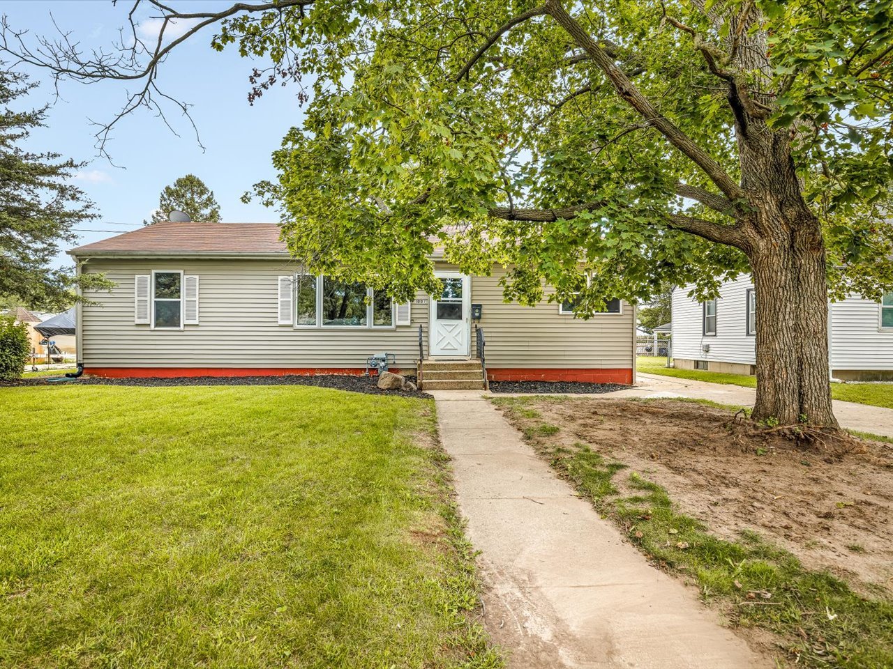 1007 E Hosmer Street Property Photo 1