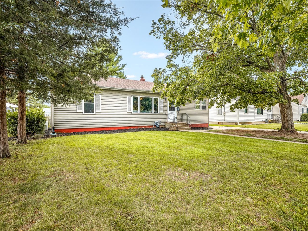 1007 E Hosmer Street Property Photo 2