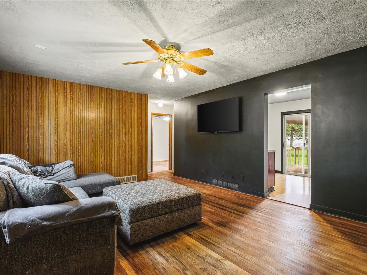 1007 E Hosmer Street Property Photo 5
