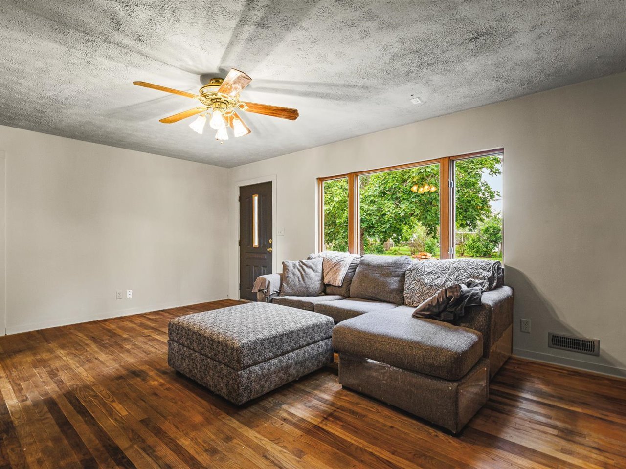 1007 E Hosmer Street Property Photo 6
