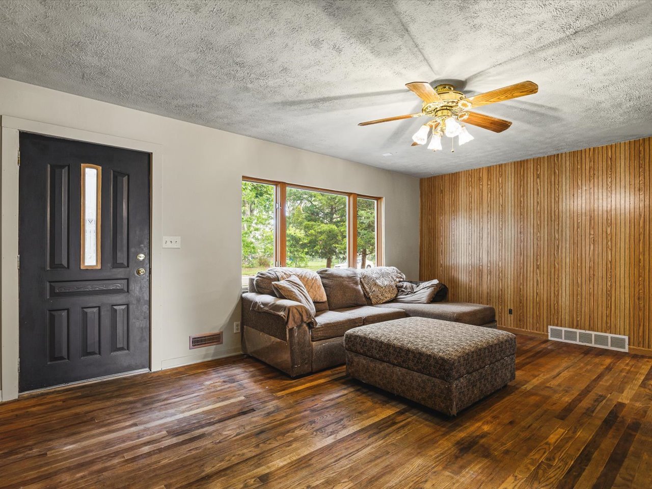 1007 E Hosmer Street Property Photo 7