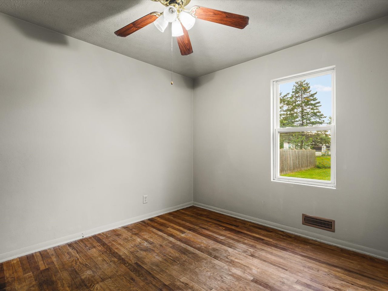1007 E Hosmer Street Property Photo 11