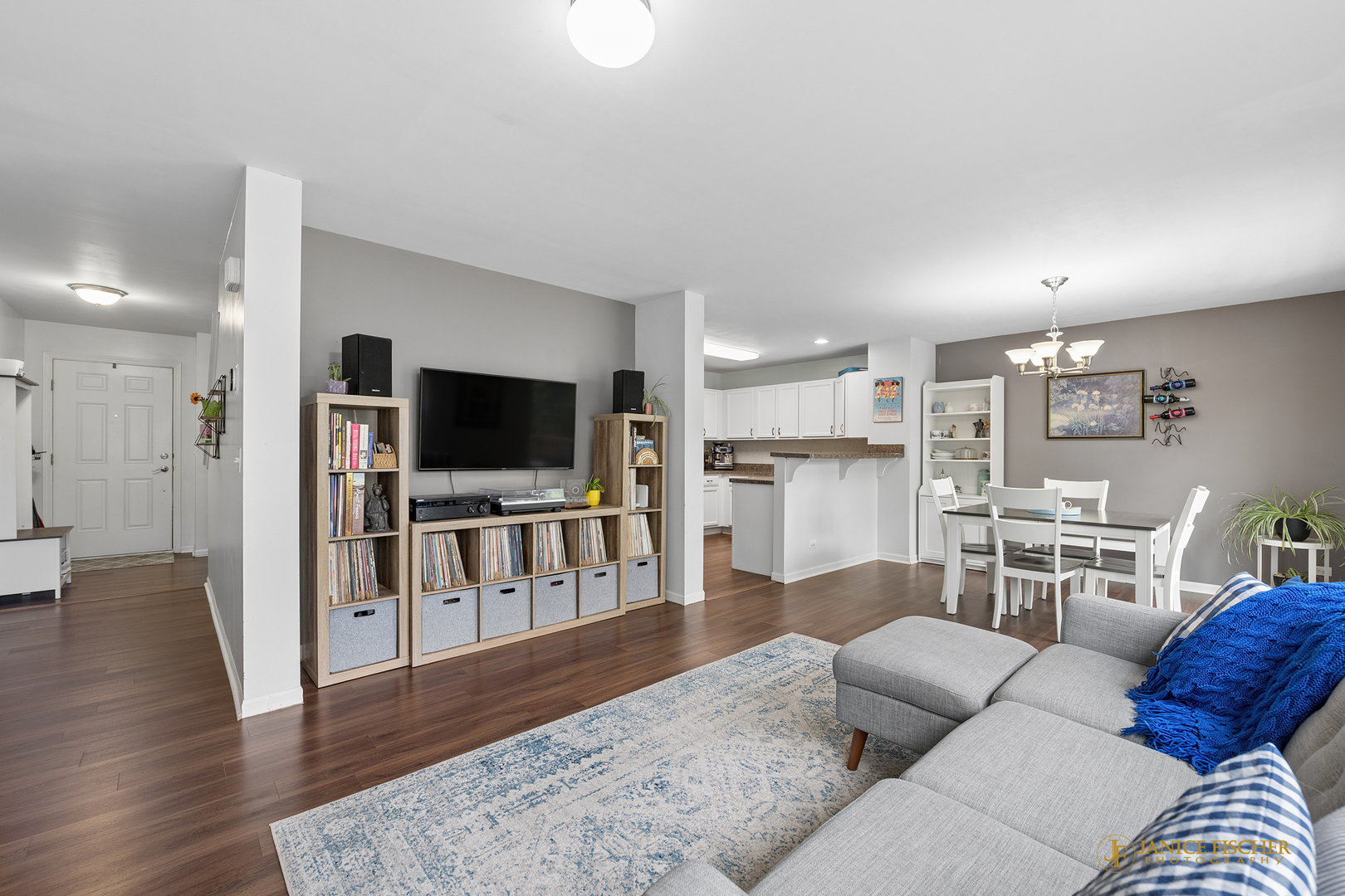 1481 Yosemite Circle Property Photo 4