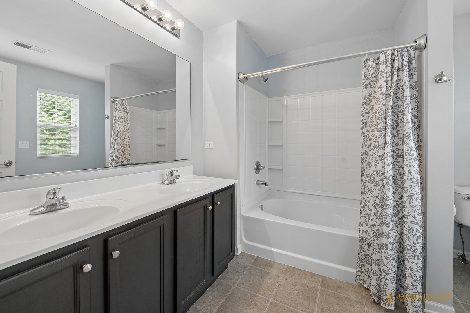1481 Yosemite Circle Property Photo 10