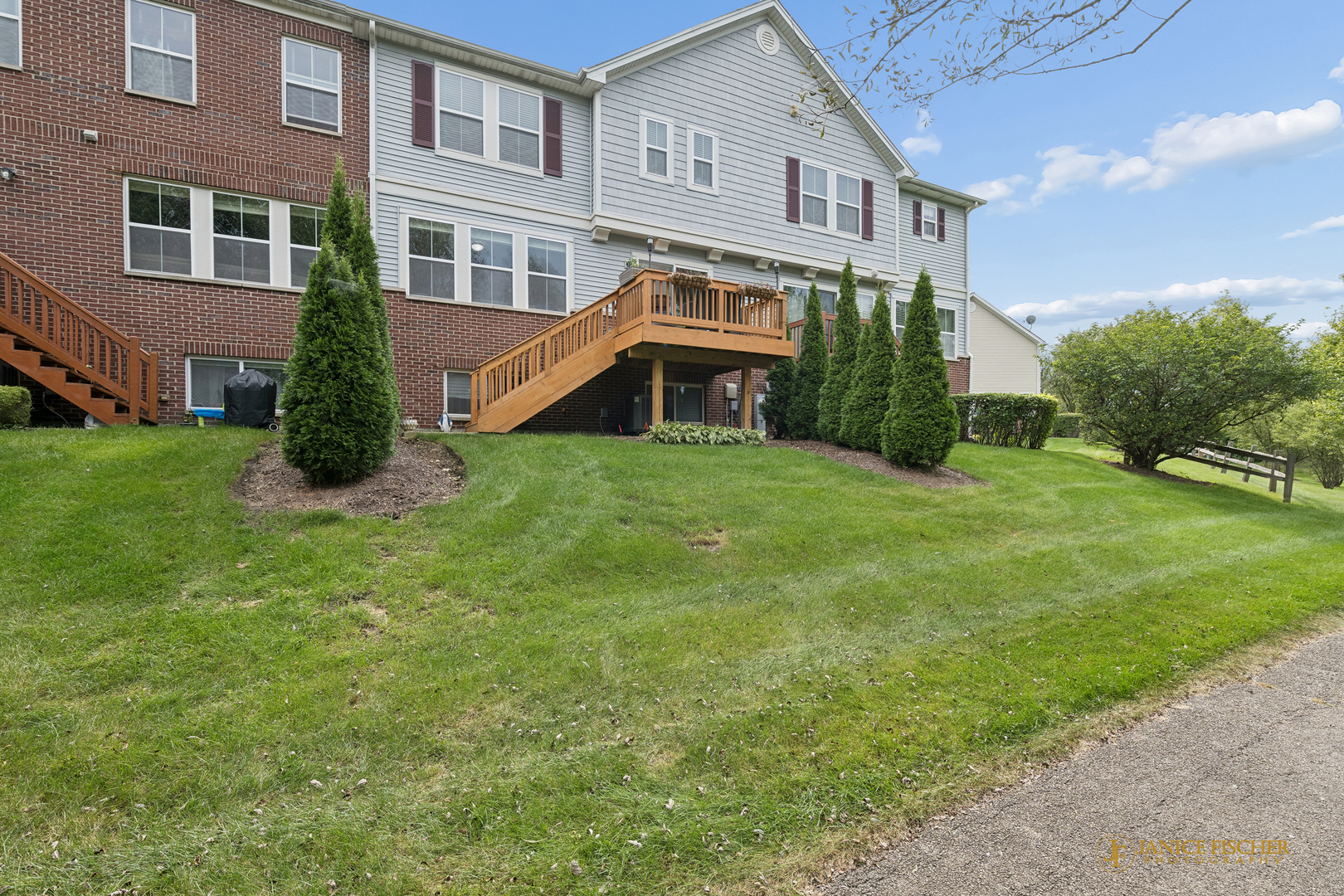 1481 Yosemite Circle Property Photo 15