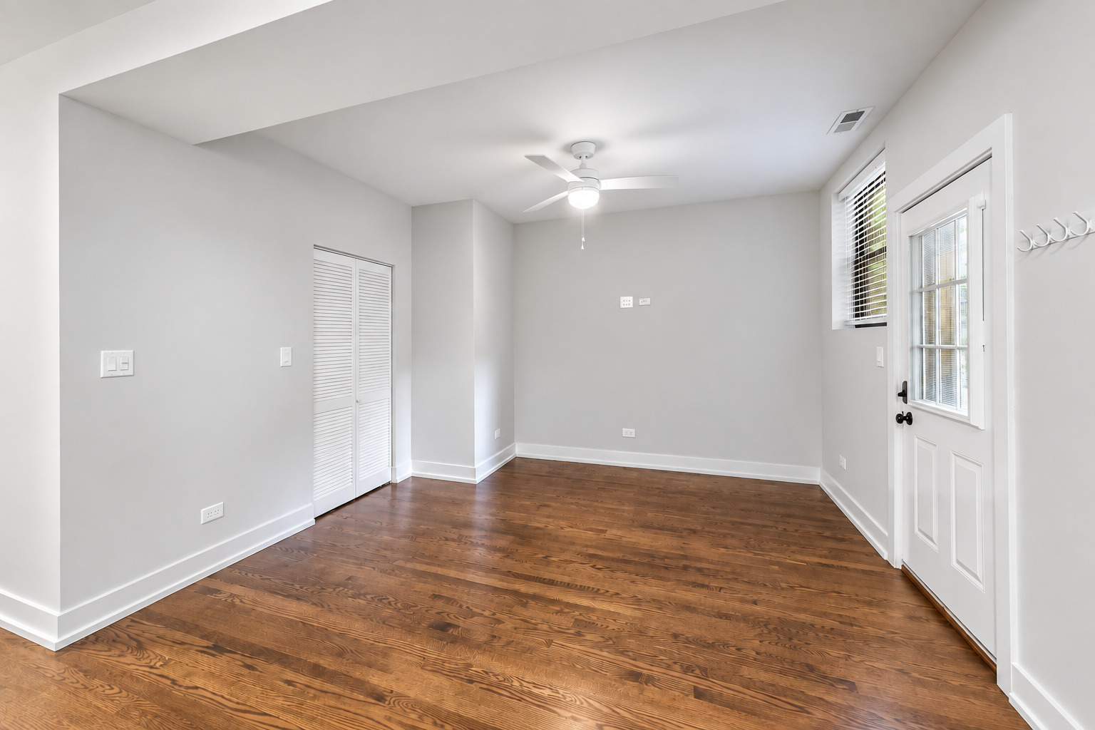 6453 N Bosworth Avenue 1 Property Photo 15