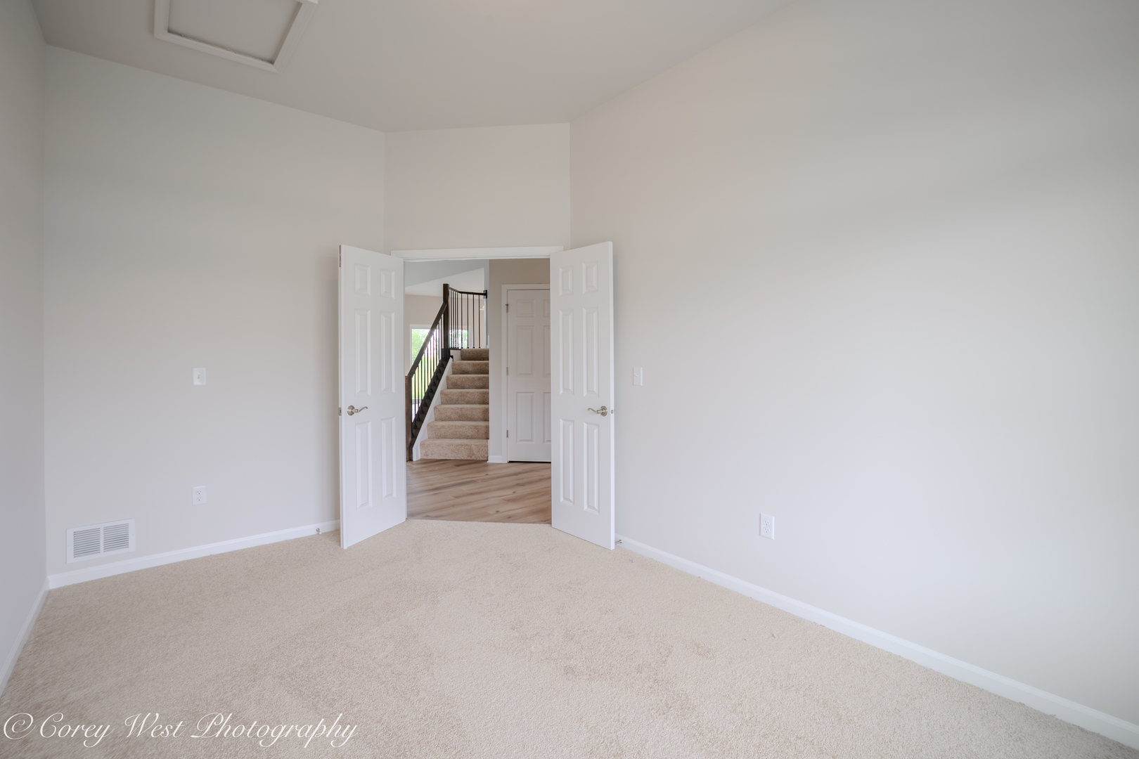 359 N. Aspen Drive Property Photo 9