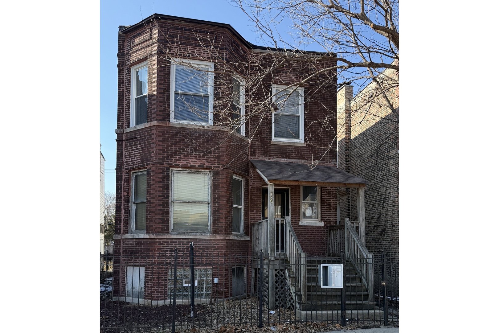 726 N Troy Street Property Photo 10