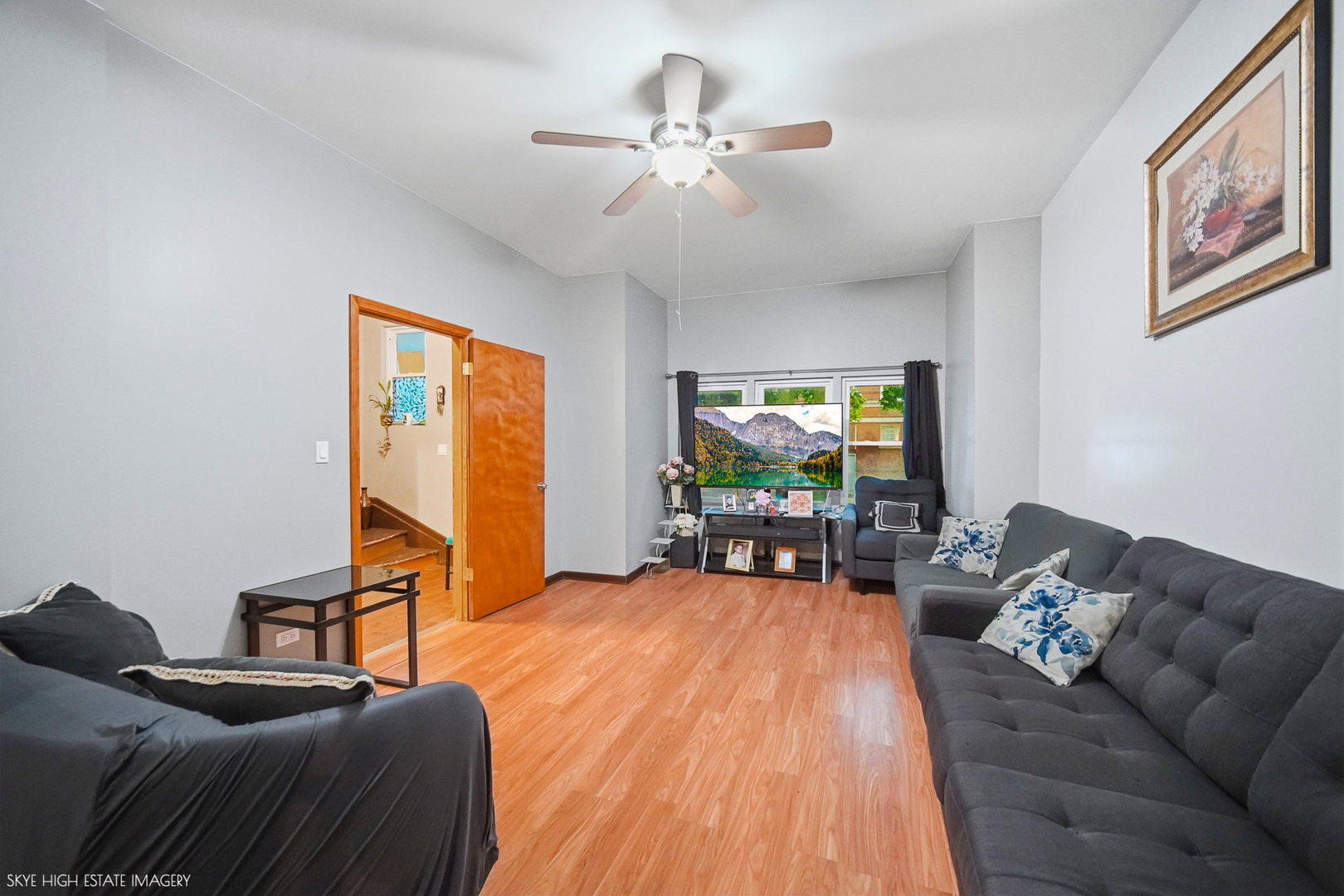 1332 N Harding Avenue Property Photo 4