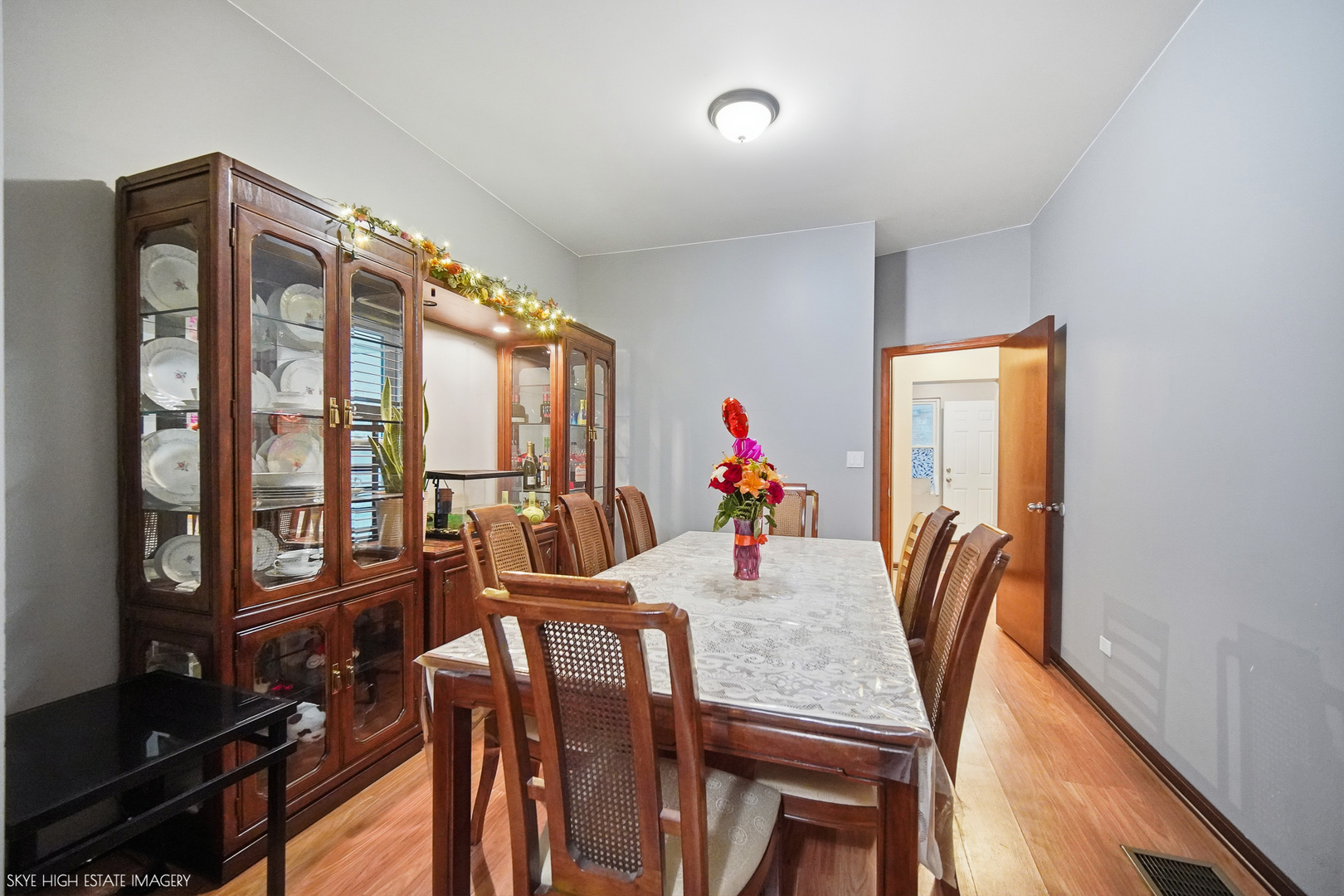 1332 N Harding Avenue Property Photo 6